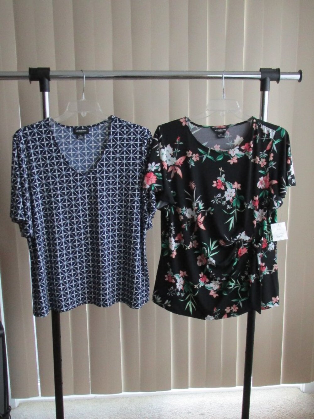 2 QTY Liz Claiborne Jersey Knit Blouses woman XXL - floral print navy & black